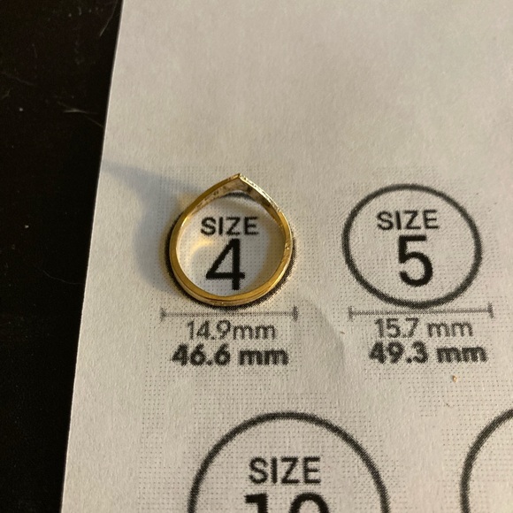 Gold color costume jewelry, V design, Ring - Picture 2 of 7